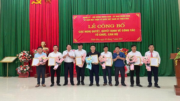 Lễ công bố Lễ công bố các Quyết định của Đảng ủy xã, Nghị quyết HĐND xã và Quyết định UBND  xã Thiện Hòa về công tác cán bộ